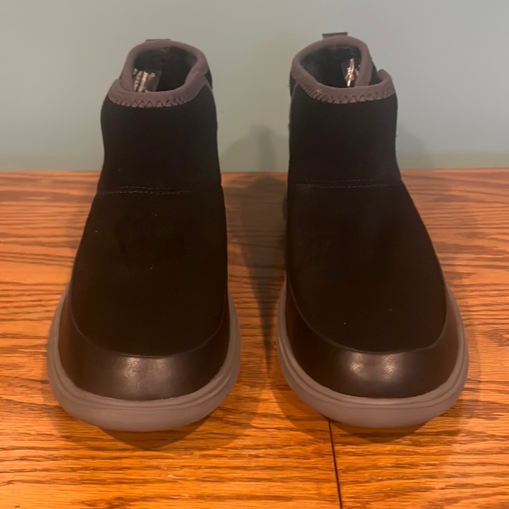 Cole Haan Generation Zerogrand
Winter Leather Ankle Boots - water resistant 8.5